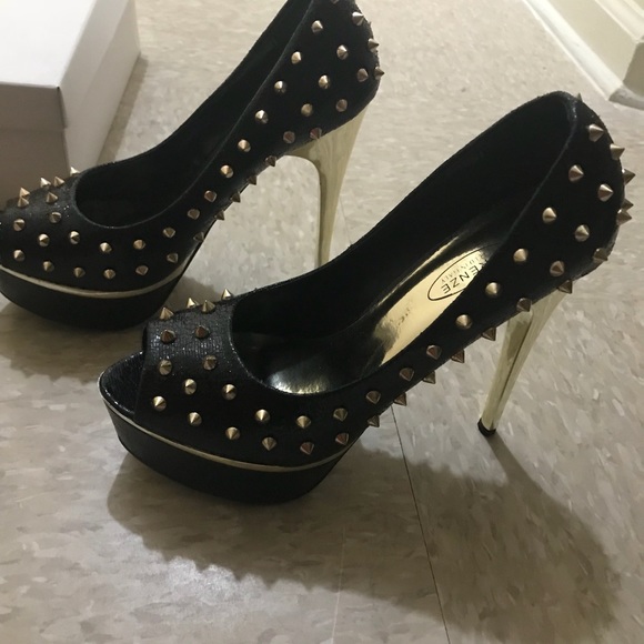 Shoes - Picture 2 of 6